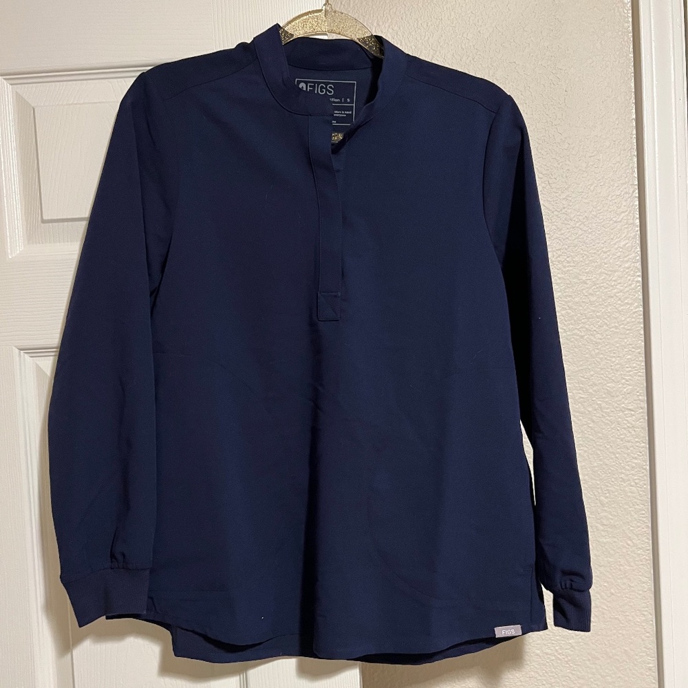 FIGS Women’s Navy REMIX Rafaela Longsleeve Scrub Top - Small